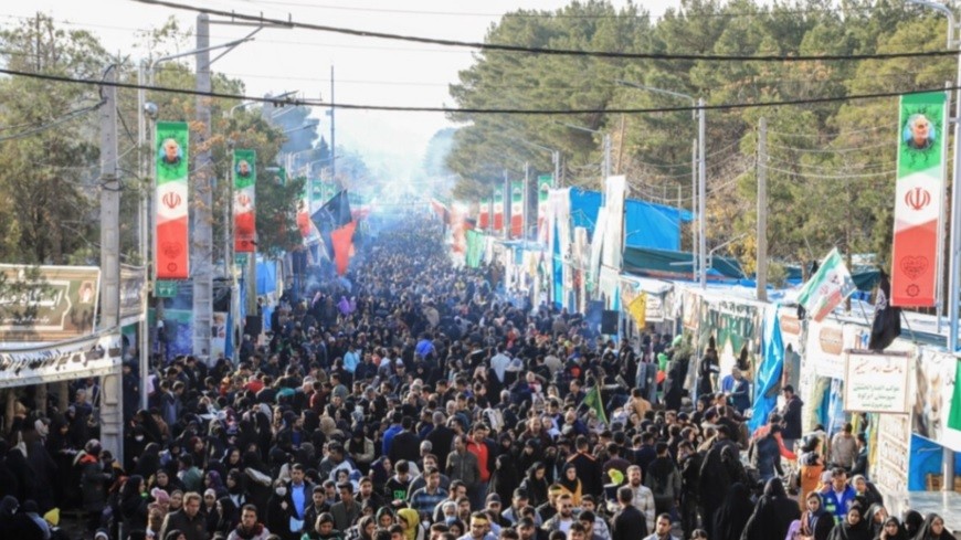 Nhiều người đến dự lễ tưởng niệm tướng Iran Soleimani vào ngày 3/1. (Nguồn: IRNA)