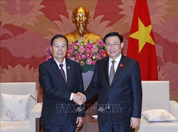 NA Chairman Vuong Dinh Hue welcomes Vice President of Lao legislature