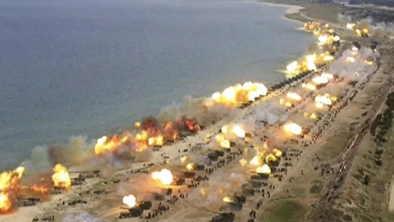 Triều Tiên bất ngờ bắn 200 quả đạn pháo cùng loạt động thái lạ, Hàn Quốc khẩn cấp sơ tán công dân, cảnh báo đáp trả. (Nguồn: AP)