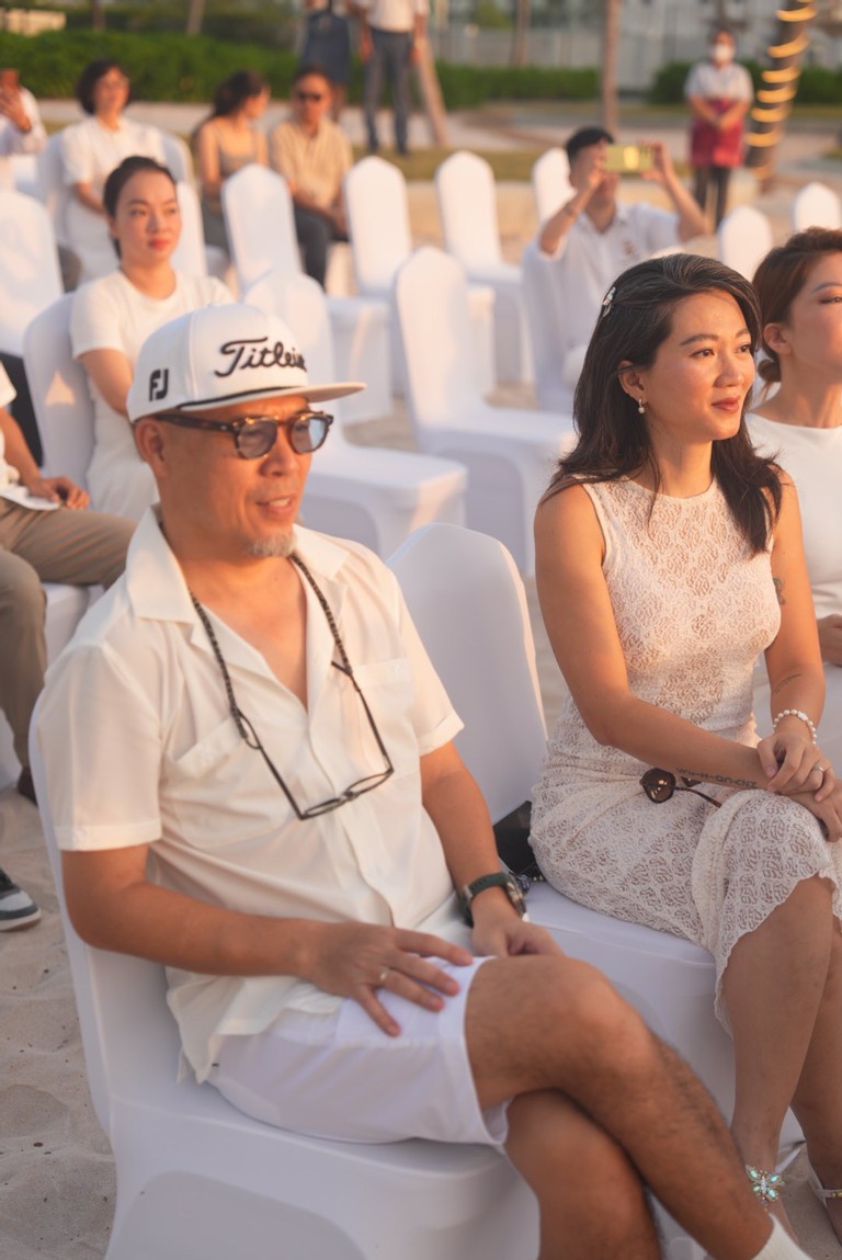 Dàn sao Việt rạng rỡ tại đám cưới Vân Hugo