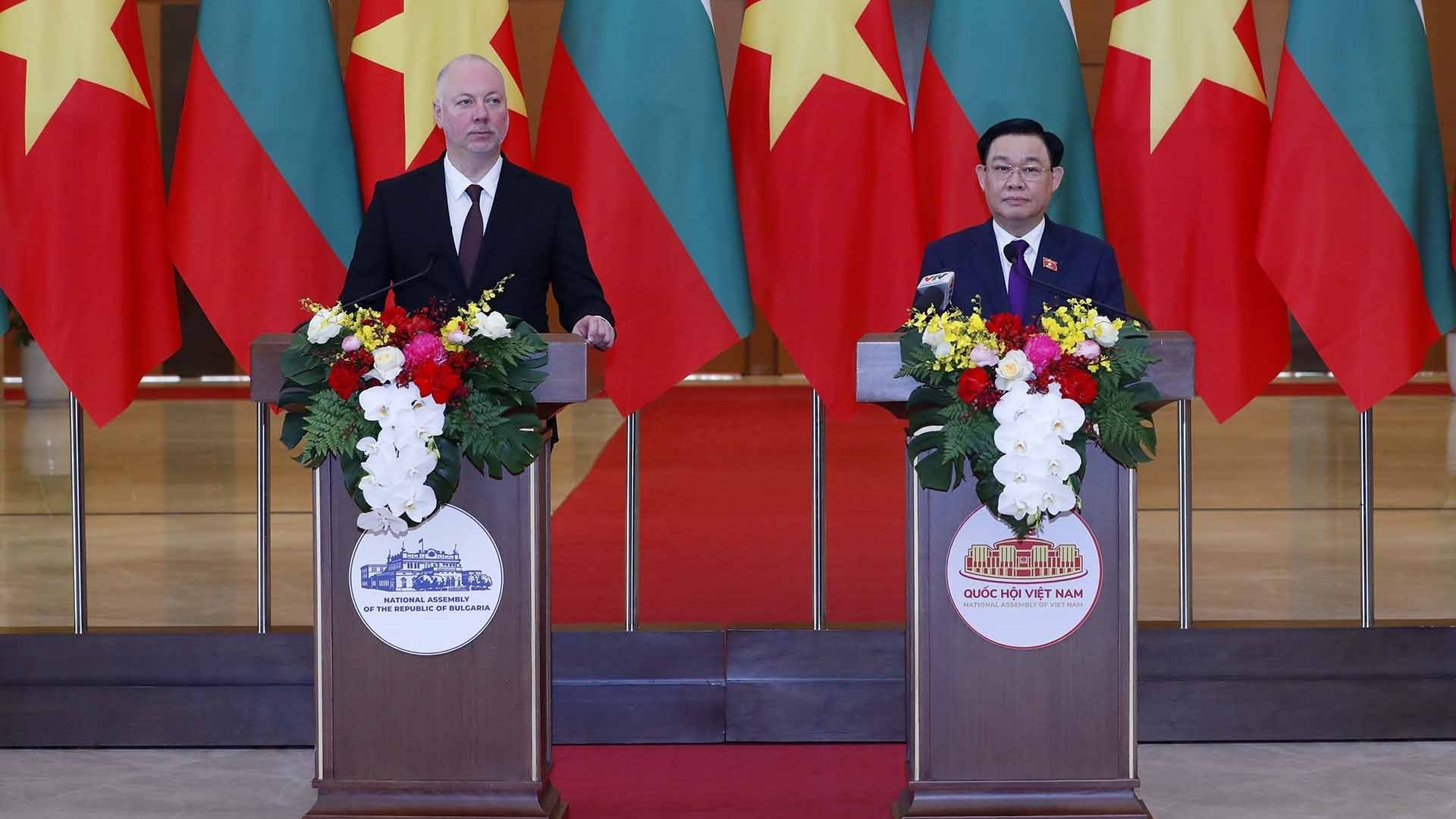 Chủ tịch Quốc hội Việt Nam và Bulgaria gặp gỡ báo chí thông báo kết quả hội đàm