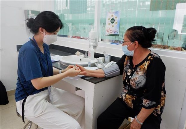 Korean educational organisation provides free health checks in Long An