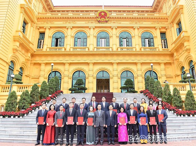 President Vo Van Thuong presents appointment decisions to Ambassadors, Heads of Representative Missions