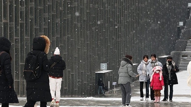 Hàn Quốc: Cảnh báo tuyết rơi dày đặc khu vực đại Seoul giờ cao điểm buổi tối