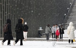 Hàn Quốc: Cảnh báo tuyết rơi dày đặc khu vực đại Seoul giờ cao điểm buổi tối
