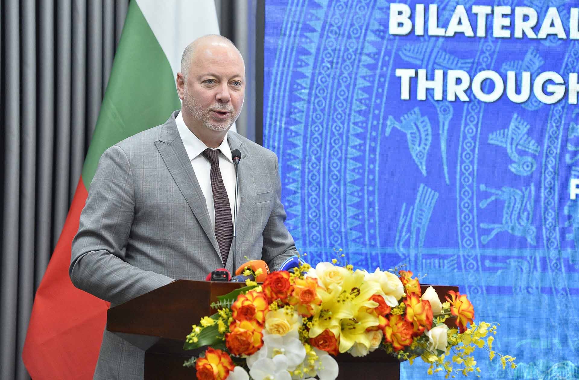 Chủ tịch Quốc hội Bulgaria Rossen Jeliazkov phát biểu tại Đại học Quốc gia Hà Nội. (Nguồn: TTXVN)
