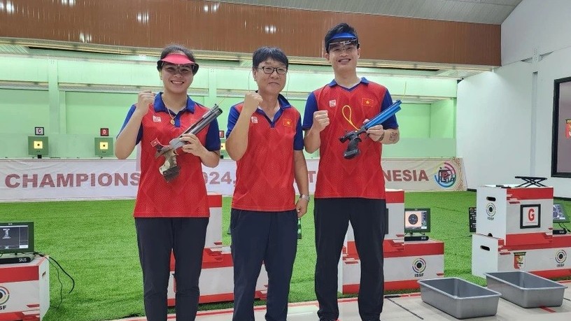 Hai xạ thủ đội tuyển bắn súng Việt Nam giành huy chương vàng giải châu Á