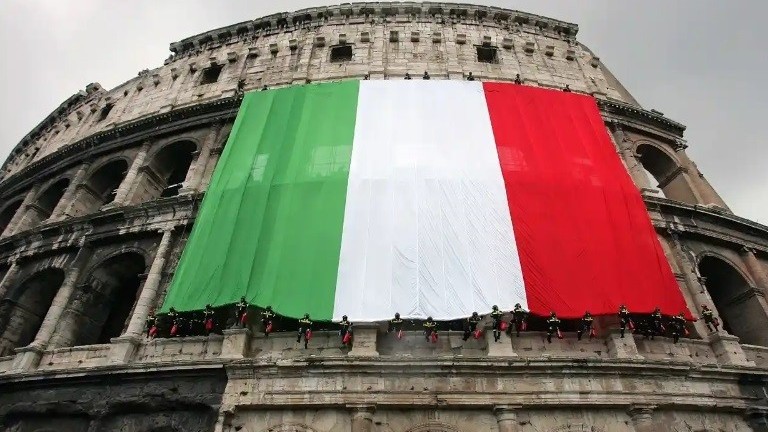 Từ quốc gia tiên tiến 'tụt dốc không phanh' xuống hạng trung bình, điều gì đang xảy ra với nền kinh tế Italy?