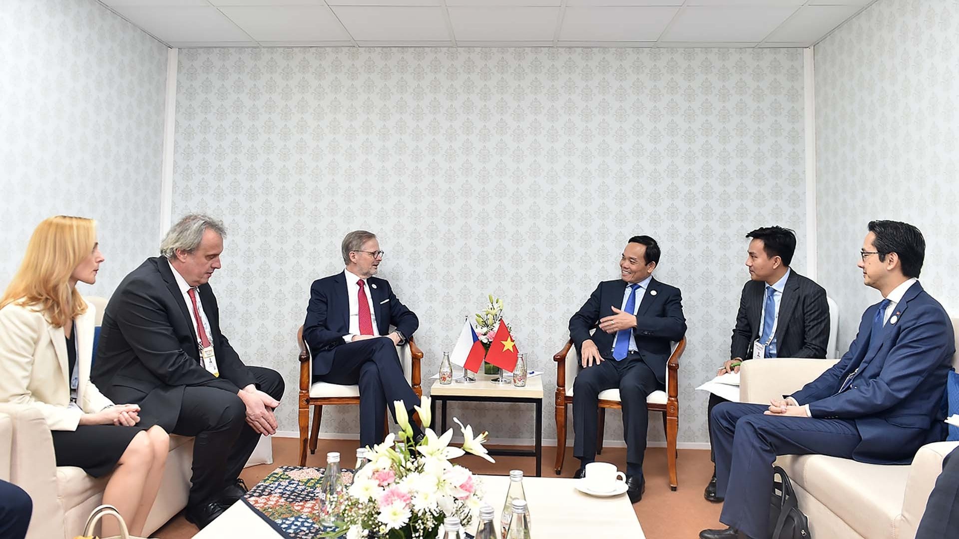 Phó Thủ tướng Trần Lưu Quang gặp Tổng thống Mozambique và Thủ tướng Cộng hòa Czech