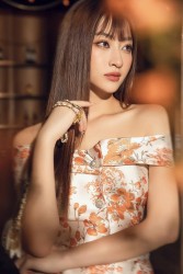 Hoa hậu Lương Thùy Linh mặc gì mà đẹp thế?