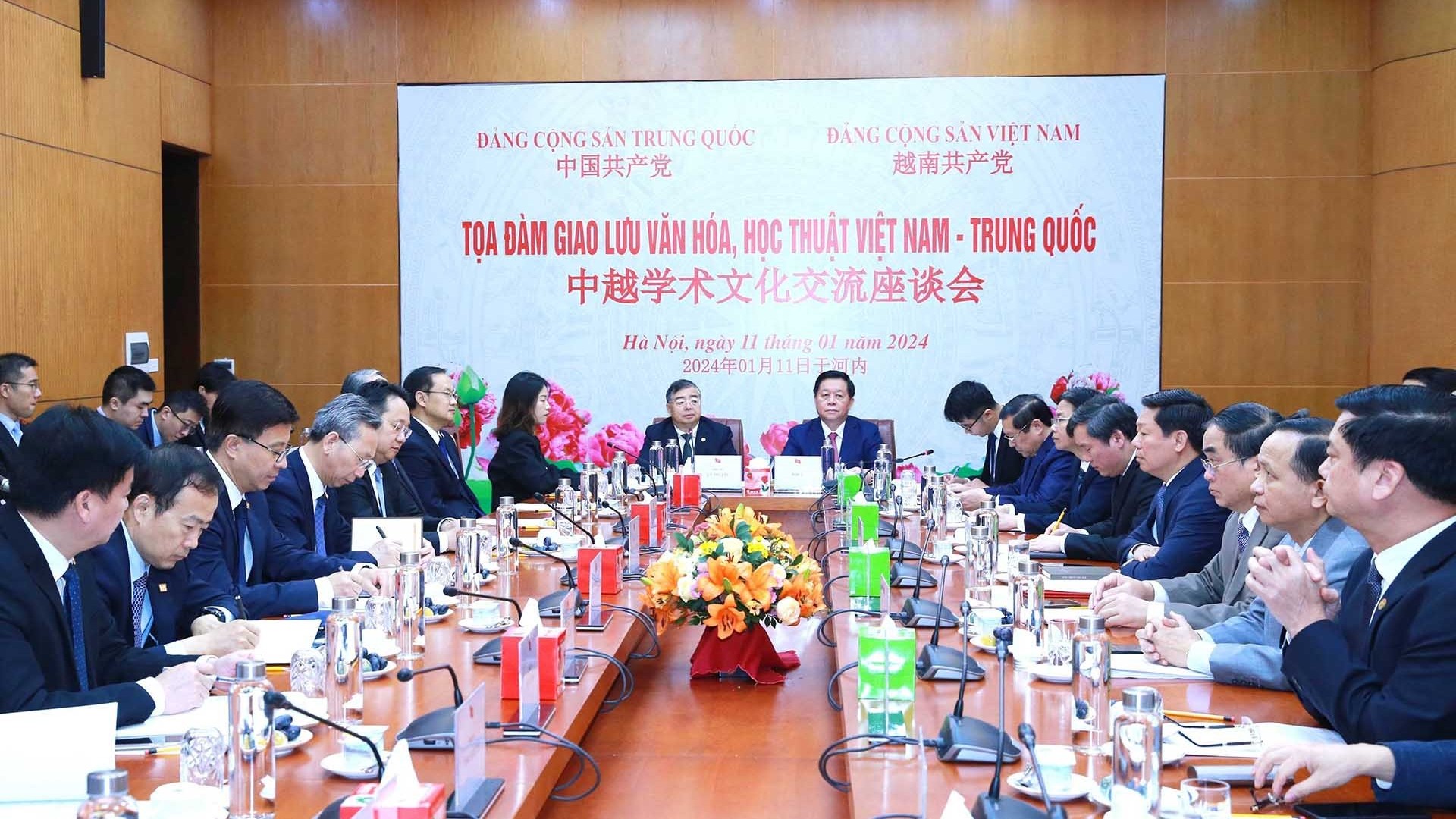 Giao lưu văn hóa, học thuật giữa Đoàn đại biểu Đảng Cộng sản Trung Quốc với đại diện chuyên gia, học giả, nhân sĩ của Việt Nam