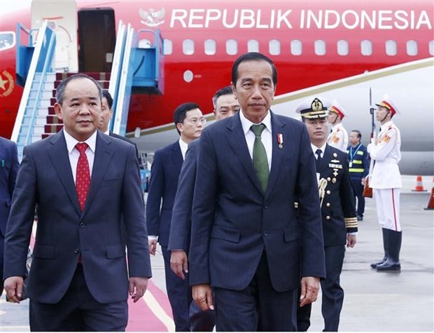 Indonesian President Joko Widodo arrives in Hanoi, beginning State visit to Vietnam