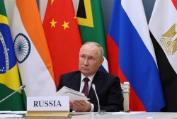 Khi cờ BRICS đến tay Nga