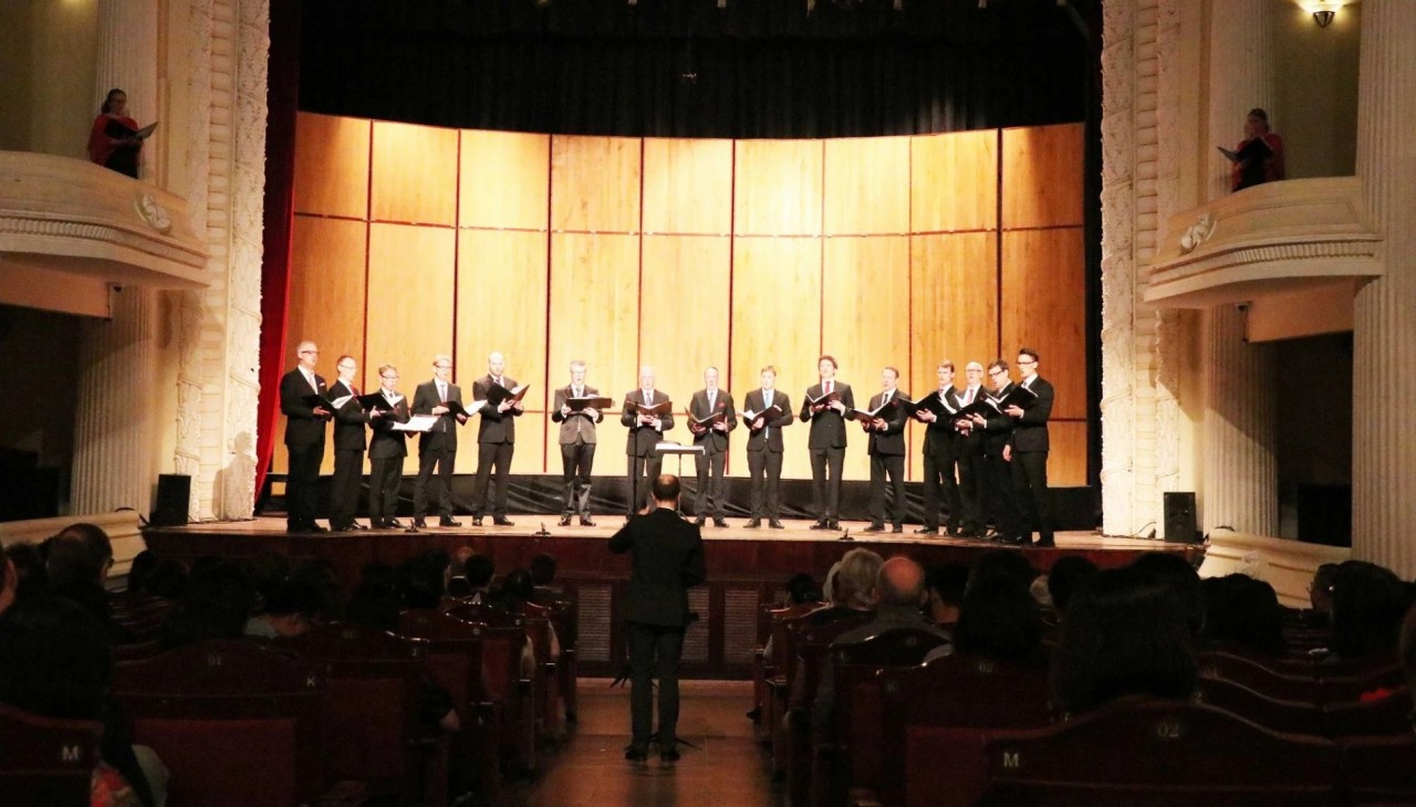 Dàn hợp xướng thính phòng Gustav Sjokvist Thụy Điển biểu diễn tại Nhà hát Thành phố Hồ Chí Minh. (Nguồn: TTXVN)