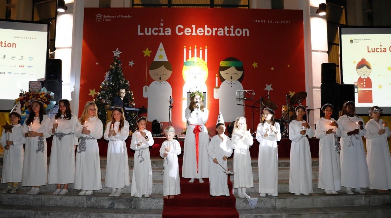 Lễ hội Lucia truyền thống của Thụy Điển tổ chức tại Hà Nội ngày 14/12/2023. (Nguồn: Đại sứ quán Thụy Điển tại Việt Nam)