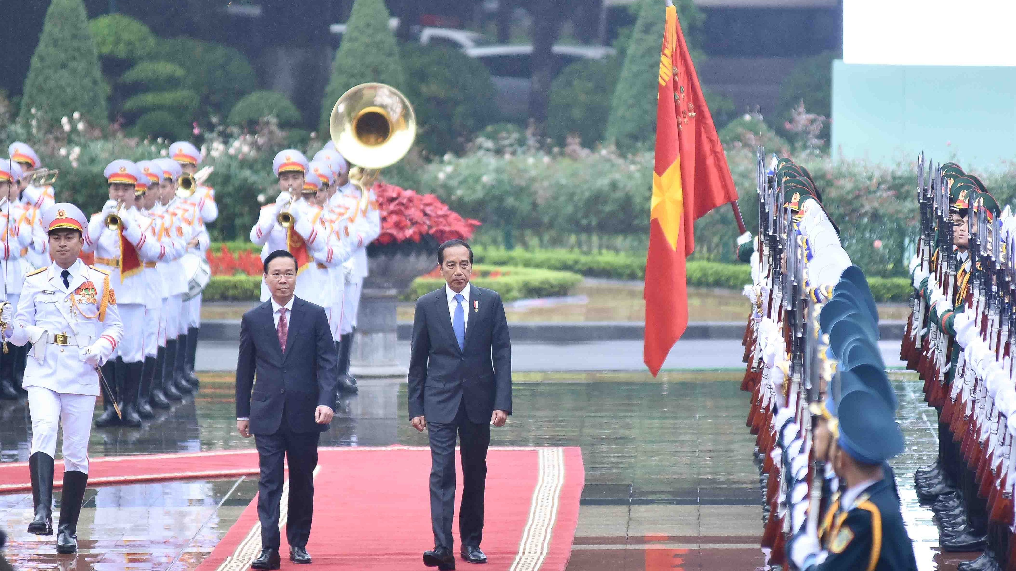 21 loạt đại bác chào đón Tổng thống Indonesia thăm cấp Nhà nước Việt Nam