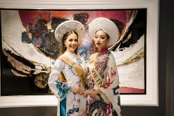 Nhà thiết kế Châu Loan thực hiện thủ công bộ áo dài Việt Nam cho các thí sinh Hoa hậu Toàn cầu 2023