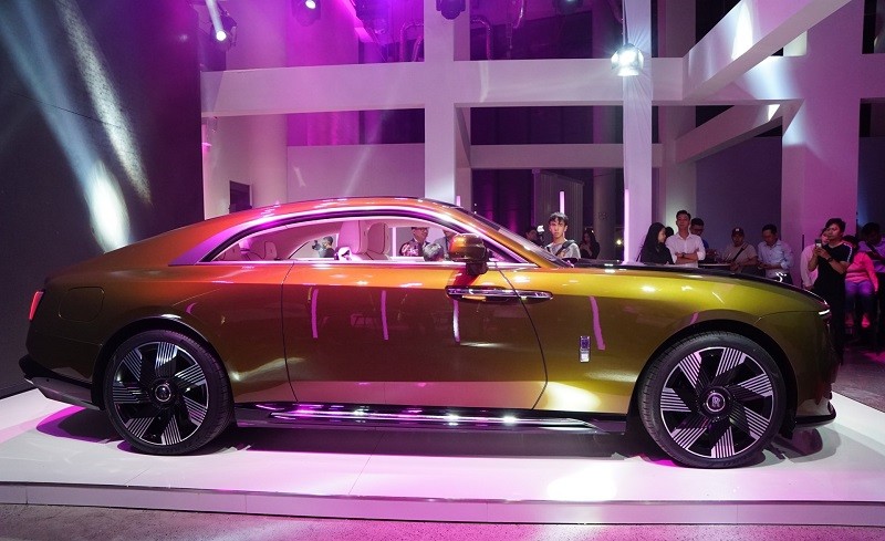 Cận cảnh xe điện Rolls-Royce Spectre vừa ra mắt tại Việt Nam, giá gần 18 tỷ đồng