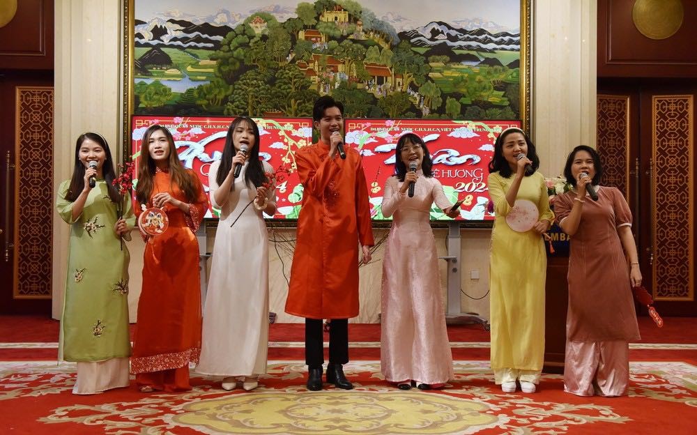 Cộng đồng người Việt ở Trung Quốc gặp gỡ đón Xuân Giáp Thìn