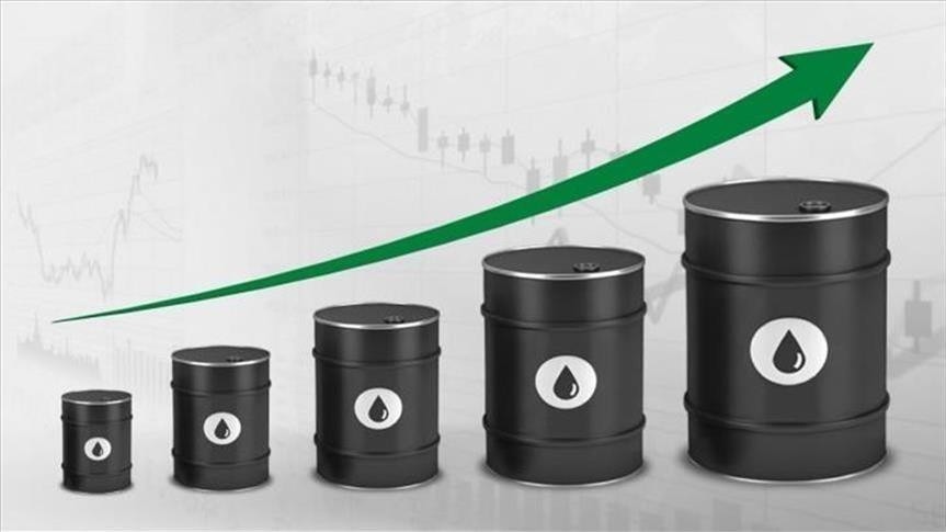 Giá xăng dầu hôm nay 11/2: Xung đột Trung Đông kéo giá dầu leo dốc