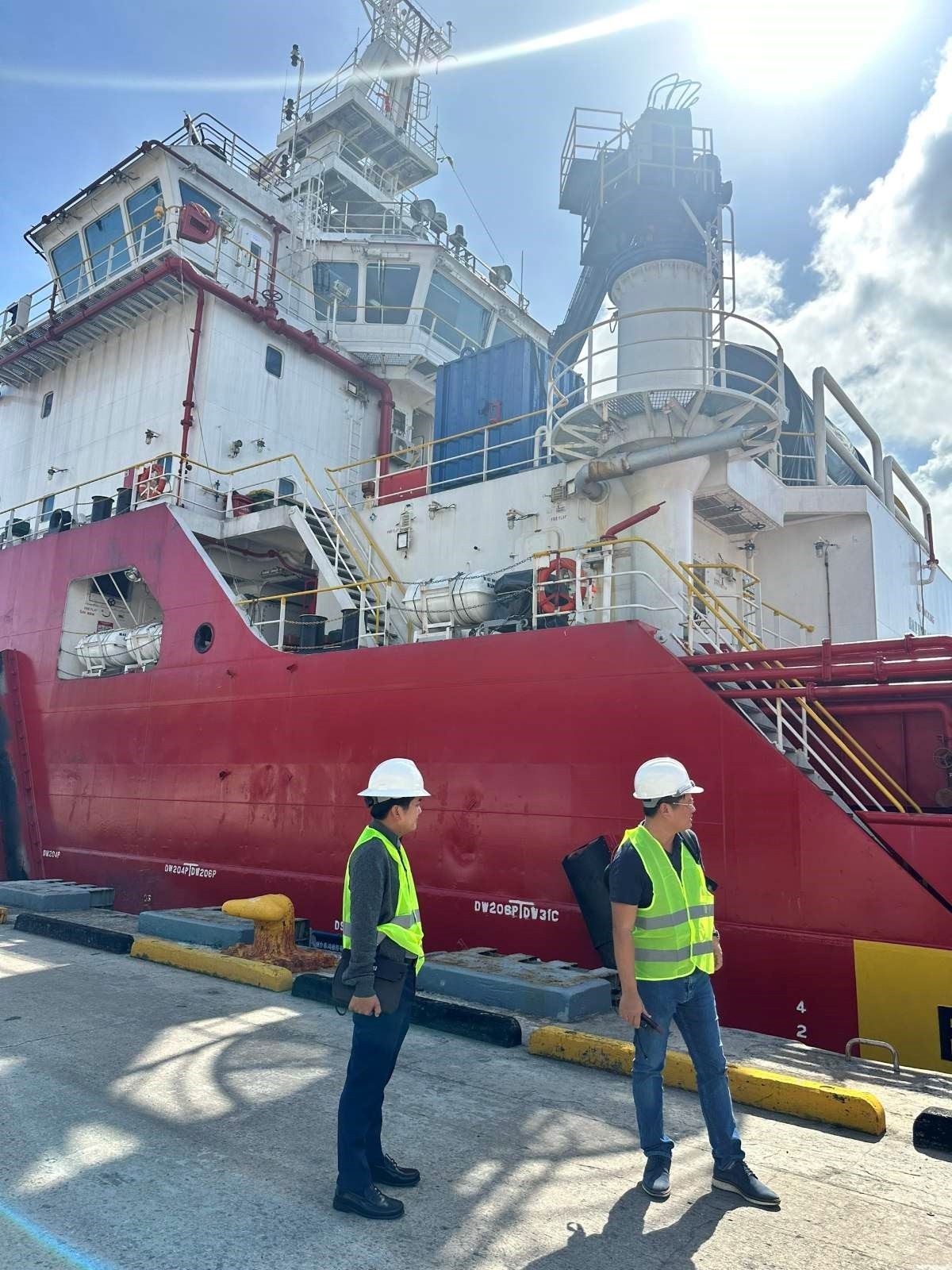 Doanh nghiệp Việt Nam bàn giao 2 tàu dịch vụ dầu khí cho Brunei