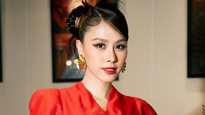 Dàn Hoa hậu, Á hậu Việt khoe nét xinh đẹp cùng mẫu áo dài đậm sắc Xuân