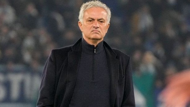 AS Roma bất ngờ sa thải HLV Jose Mourinho