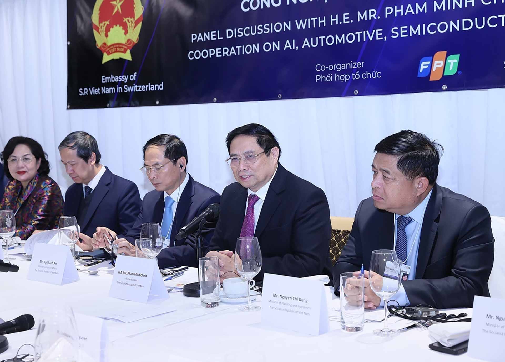 Thủ tướng Phạm Minh Chính phát biểu tại tọa đàm về hợp tác phát triển trí tuệ nhân tạo và công nghệ. (Nguồn: TTXVN)