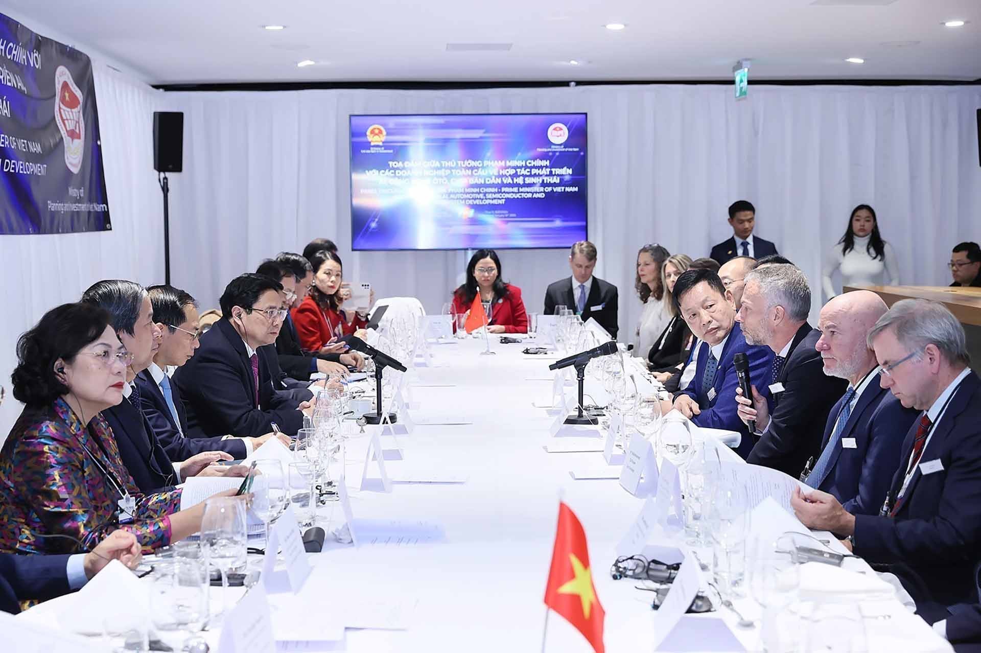 Thủ tướng Phạm Minh Chính phát biểu tại tọa đàm về hợp tác phát triển trí tuệ nhân tạo và công nghệ. (Nguồn: TTXVN)