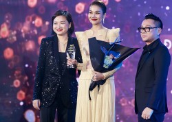 Siêu mẫu Thanh Hằng được vinh danh giải thưởng Biểu tượng của mọi biểu tượng