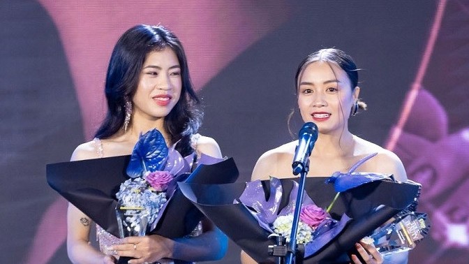 Cầu thủ Thanh Nhã, Hoàng Loan được vinh danh, nhận giải thưởng thời trang, làm đẹp