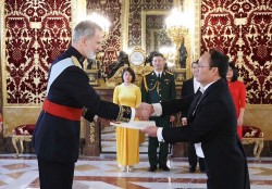 Đại sứ Đoàn Thanh Song trình Thư ủy nhiệm lên Nhà vua Tây Ban Nha