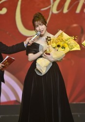 Giải Mai Vàng: Nhan Phúc Vinh, Hòa Minzy được vinh danh nhờ những hoạt động nổi bật