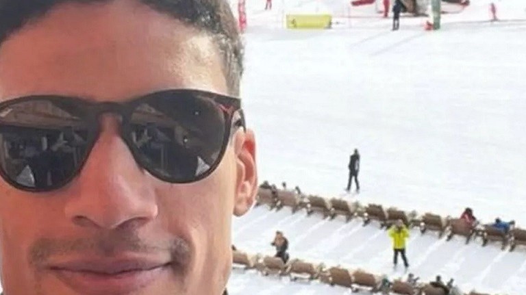 MU: Trung vệ Raphael Varane có thể gặp rắc rối khi đăng ảnh ở khu trượt tuyết