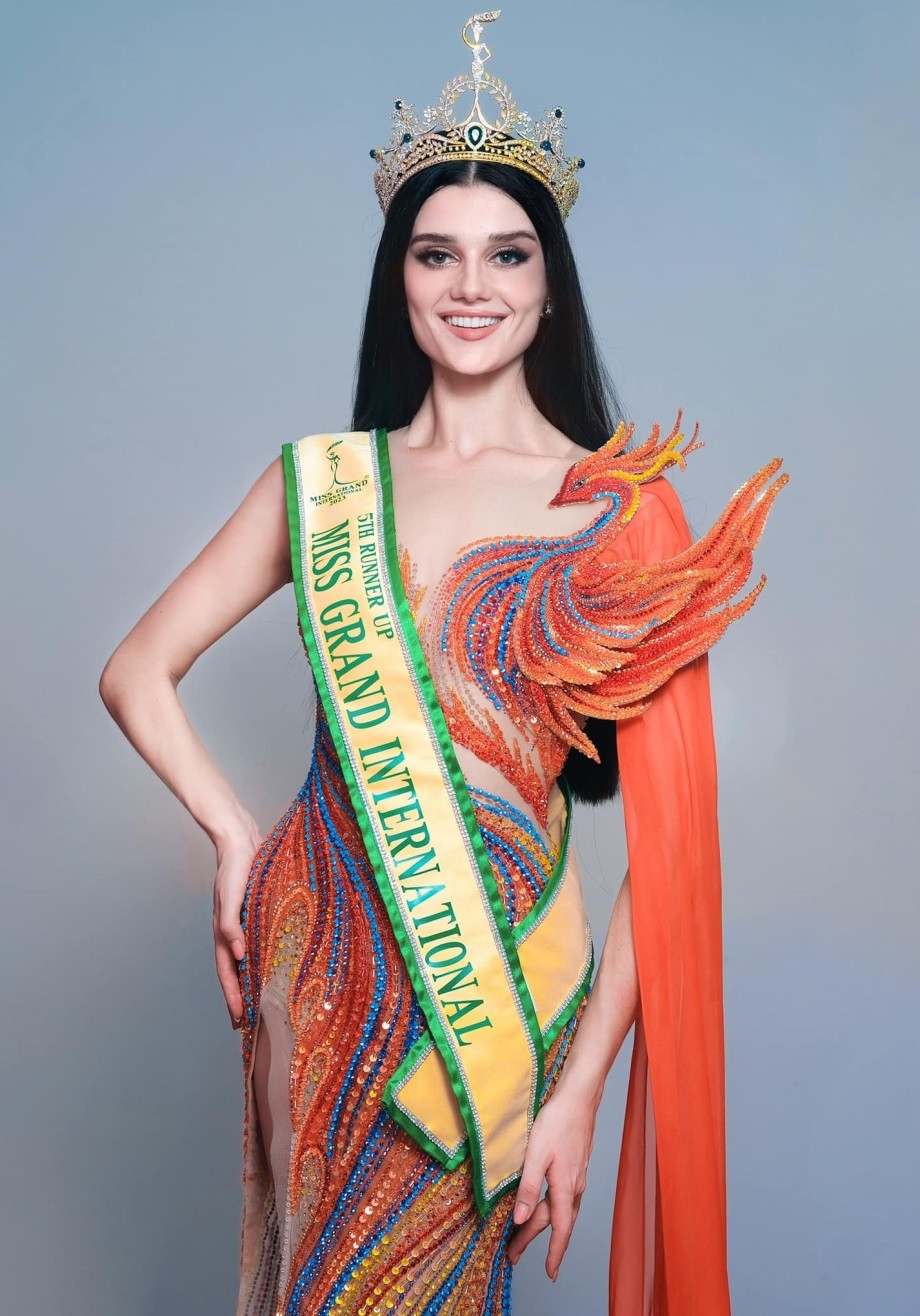 Hoa hậu Toàn cầu 2023 Ashley Melendez đăng quang cùng đầm của NTK Nguyễn Minh Tuấn