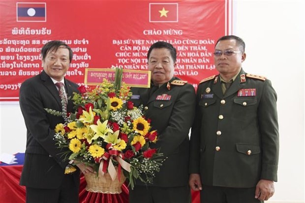 Vietnam congratulates Laos on army's 75th anniversary