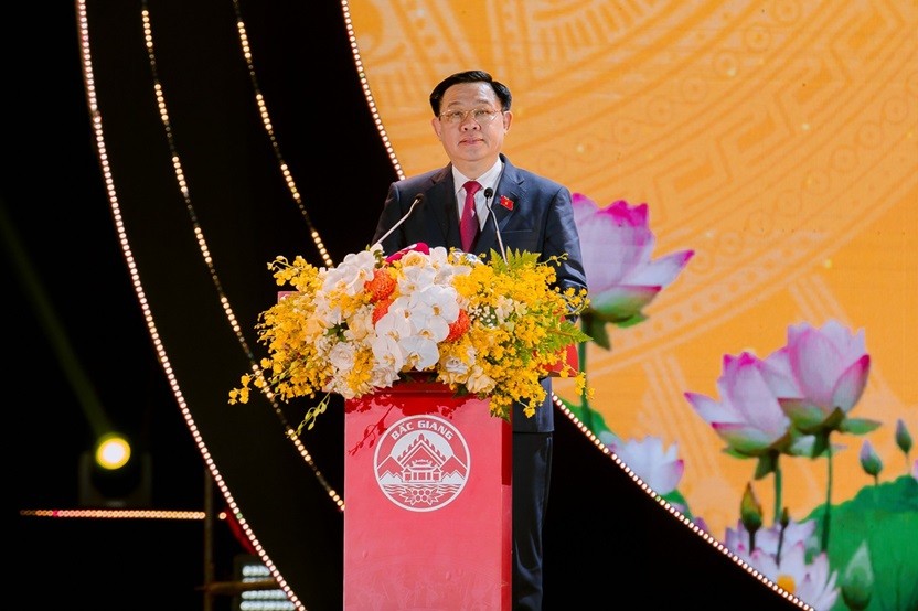Công bố nghị quyết thành lập thị xã Việt Yên