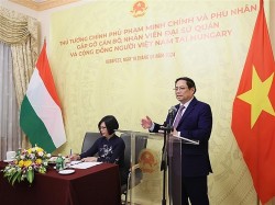 Thủ tướng Phạm Minh Chính gặp gỡ cán bộ, nhân viên Đại sứ quán và cộng đồng người Việt Nam tại Hungary