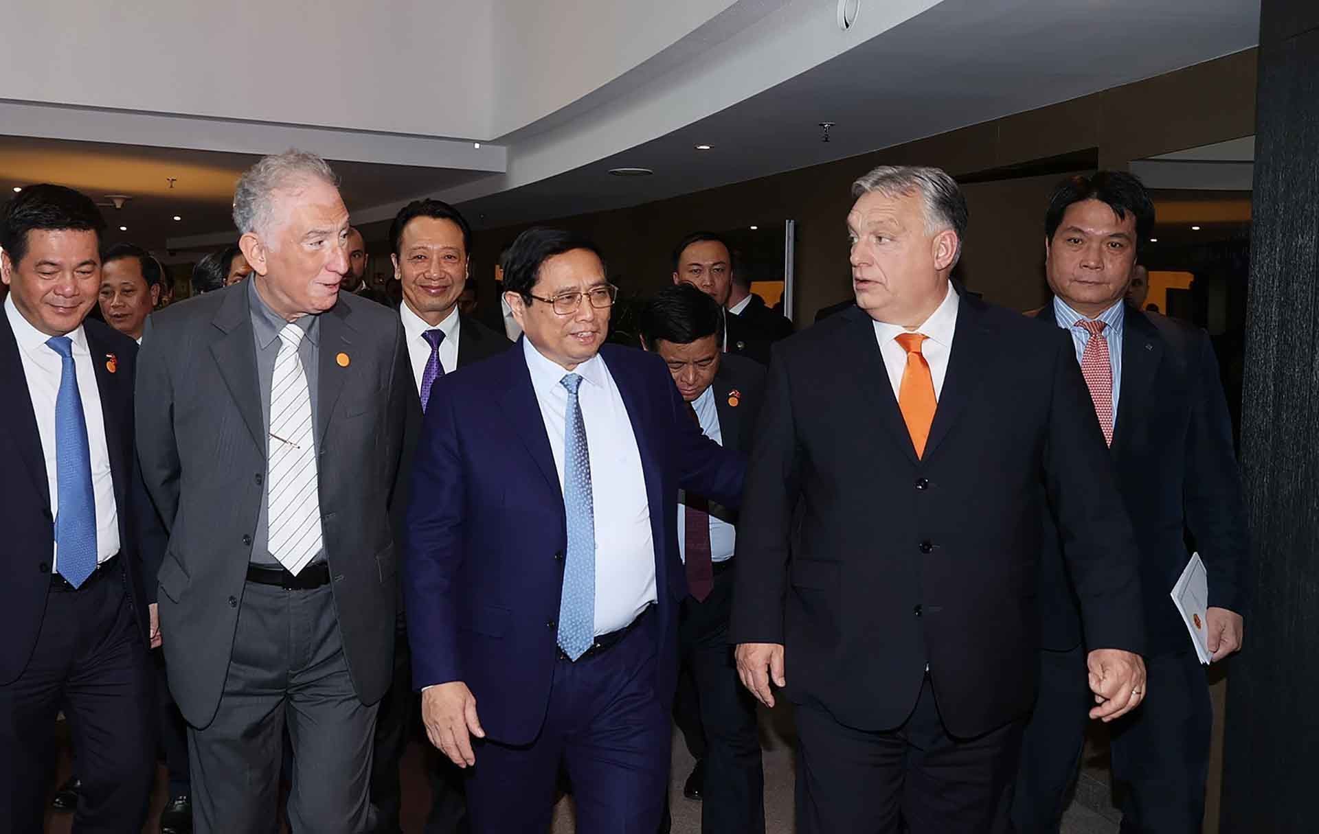 Thủ tướng Phạm Minh Chính và Thủ tướng Hungary Viktor Orbán tham dự Diễn đàn doanh nghiệp Việt Nam-Hungary. (Nguồn: TTXVN)