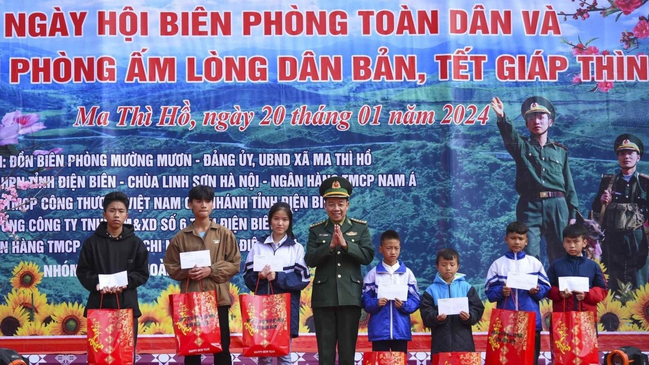 Ấm áp Ngày hội 'Xuân Biên phòng ấm lòng dân bản' ở tỉnh Điện Biên