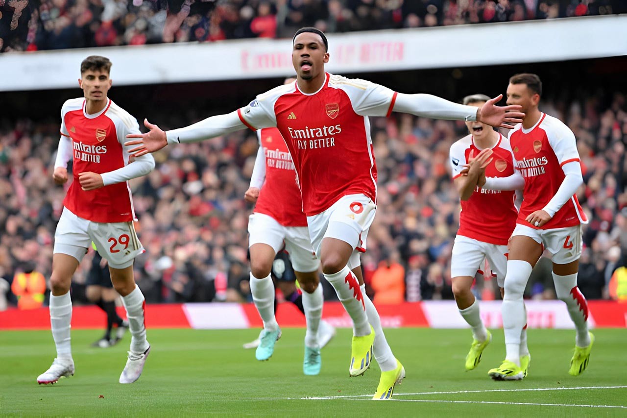 Đại thắng trước Crystal Palace, Arsenal gây sức ép lên đội đầu bảng Liverpool. Gabriel ăn mừng sau khi mở tỷ số trận đấu (Nguồn: Getty).