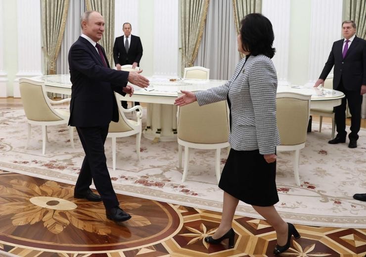 Tổng thống Nga Putin tiếp Ngoại trưởng Triều Tiên Choe Son Hui tại Điện Kremlin ở Moscow, ngày 16/1. (Nguồn: Sputnik)
