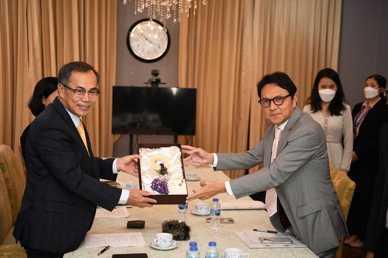 Đại sứ Phan Chí Thành tiếp cố vấn Bộ trưởng Du lịch Thể thao Thái Lan