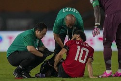 Cup bóng đá châu Phi: Mohamed Salah chấn thương, trở lại Liverpool để điều trị