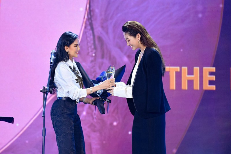 Doanh nhân Lê Hồng Thuỷ Tiên cuốn hút trong mọi khoảnh khắc tại Đẹp Awards 2023