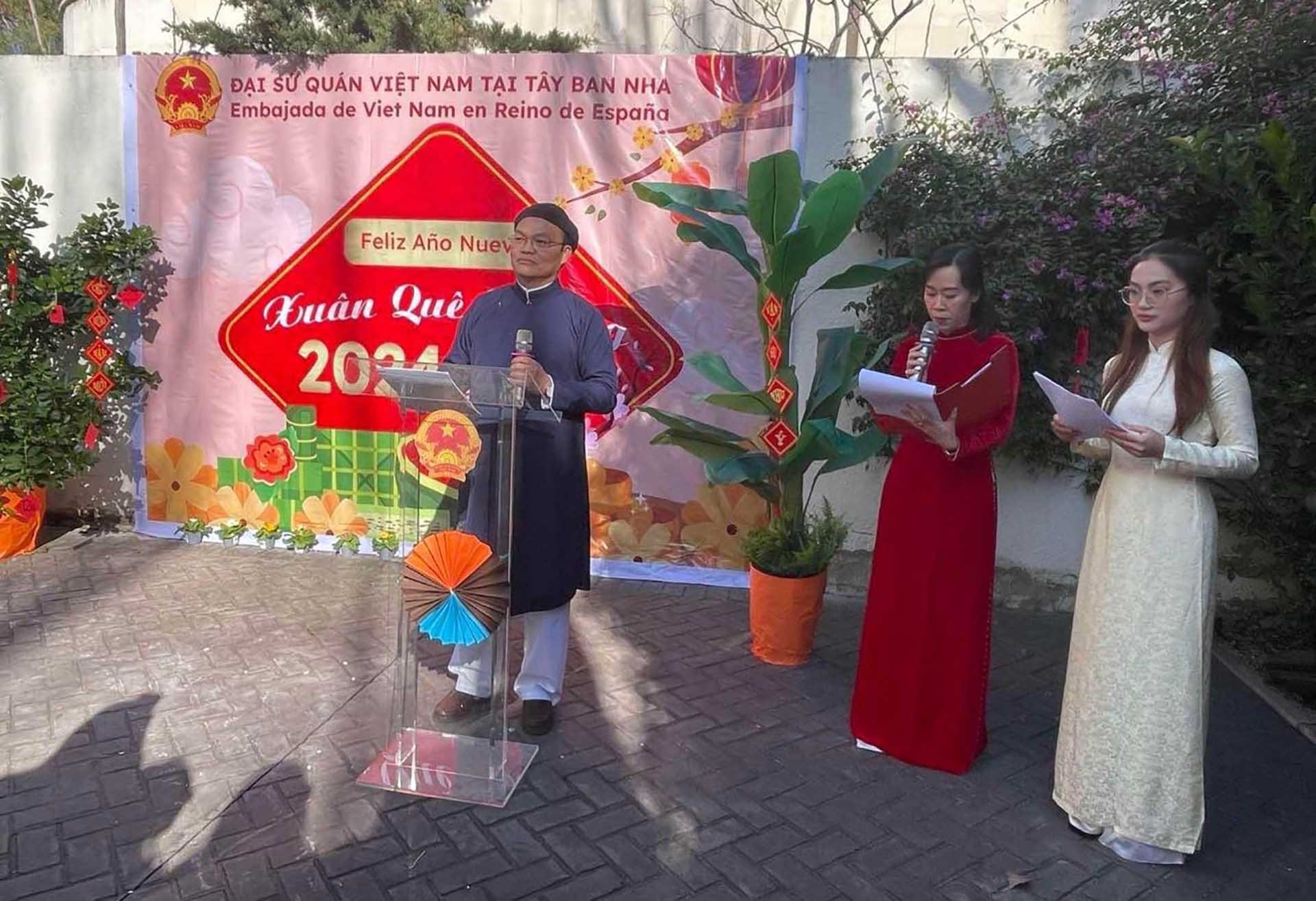 Đại sứ Đoàn Thanh Song phát biểu tại buổi lễ.