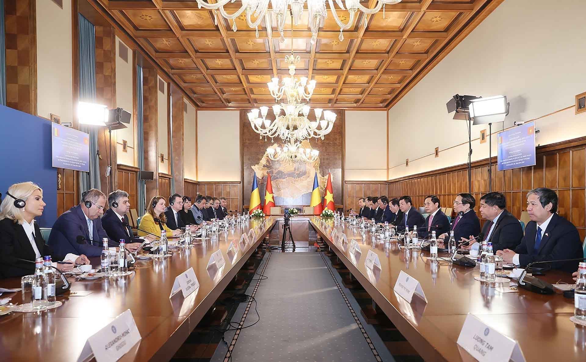 Thủ tướng Phạm Minh Chính hội đàm với Thủ tướng Romania Ion Marcel Ciolacu. (Nguồn: TTXVN)