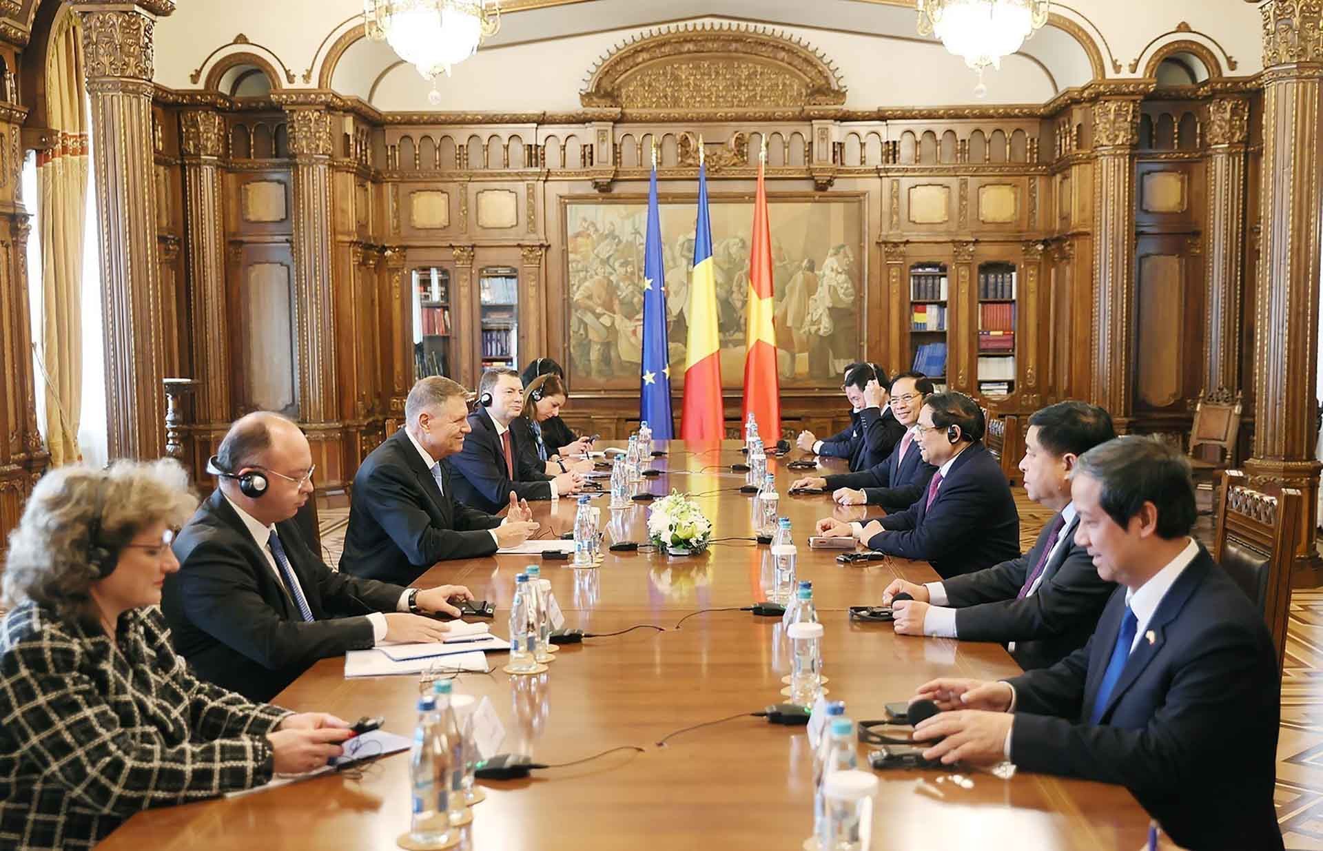Thủ tướng Phạm Minh Chính hội kiến Tổng thống Romania Klaus Iohannis. (Nguồn: TTXVN)