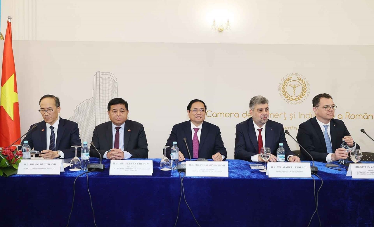 PM Pham Minh Chinh attends Vietnam – Romania Business Forum in Bucharest