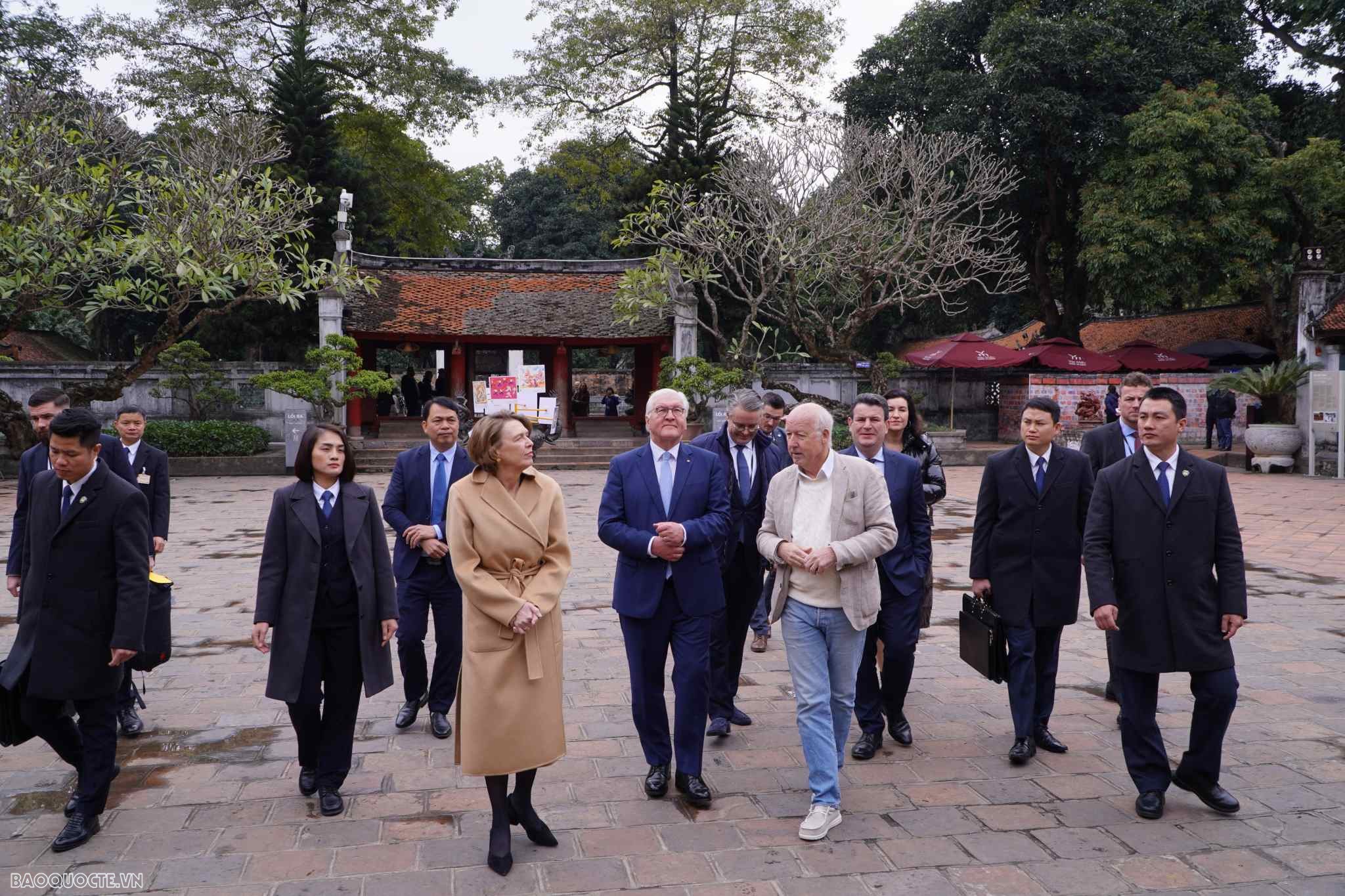 Tổng thống Cộng hòa Liên bang Đức Frank-Walter Steinmeier và Phu nhân thăm quan Văn Miếu-Quốc Tử Giám